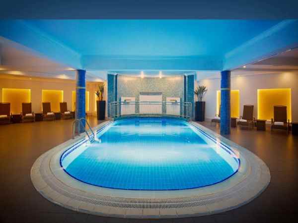 هتل آکا آلیندا نمای استخر سرپوشیده