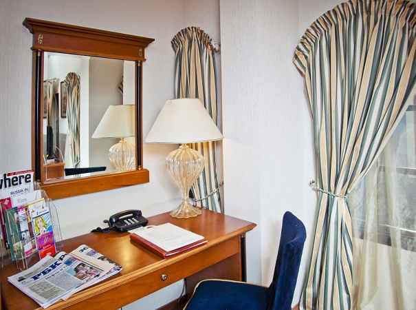 هتل آیوتر بوتیک نمای میز مظالعه