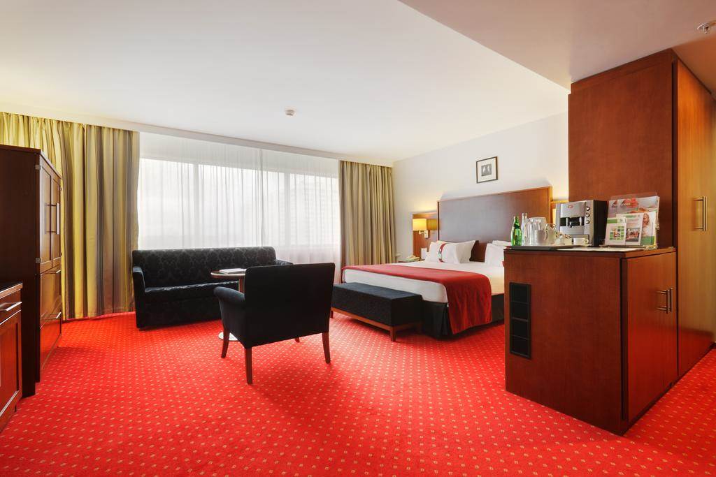 هتل هالیدی این سوکولنیکی نمای داخلی اتاق