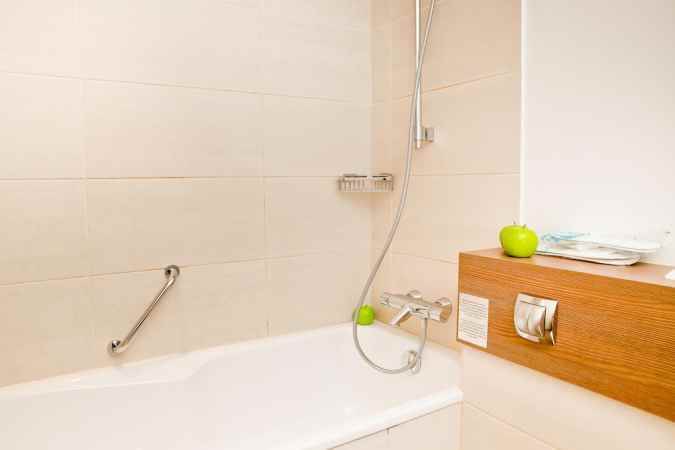 هتل هالیدی این موسکووسکی نمای سرویس حمام