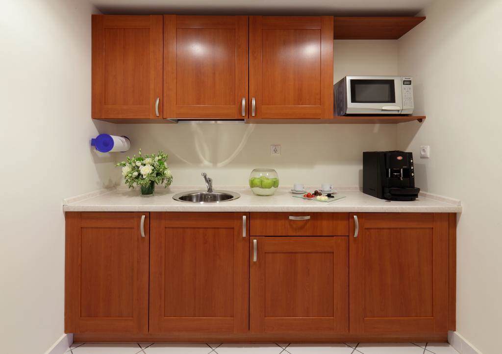 هتل هالیدی این سوکولنیکی نمای آشپزخانه اتاق