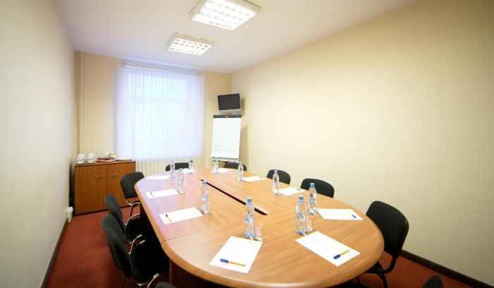 هتل اکتیابرسکایا نمای سالن کنفرانس