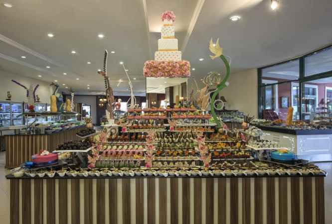 هتل دلفین پالاس نمای مغازه شیرینی فروشی