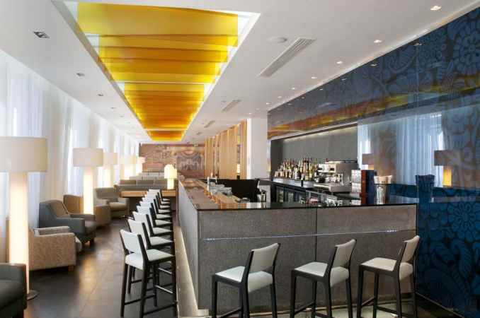 هتل هالیدی این سیمونووسکی نمای کافه لابی