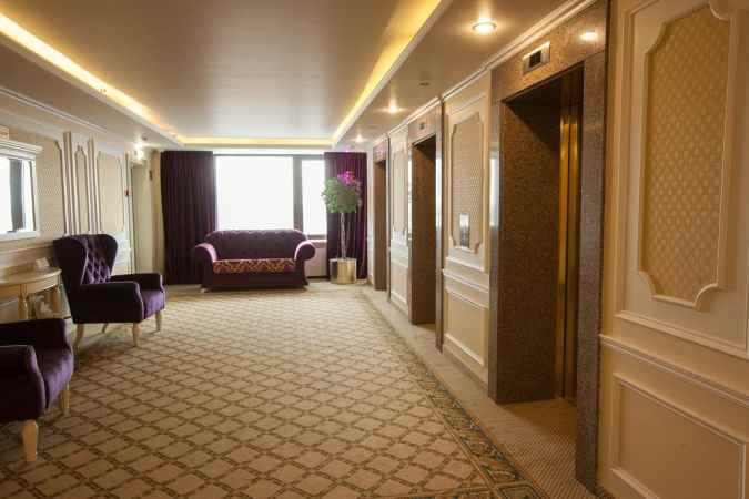 هتل کرستن نمای آسانسور لابی