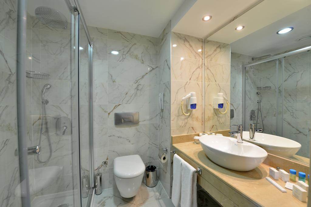 هتل لوسیدا بیچ نمای سرویس حمام