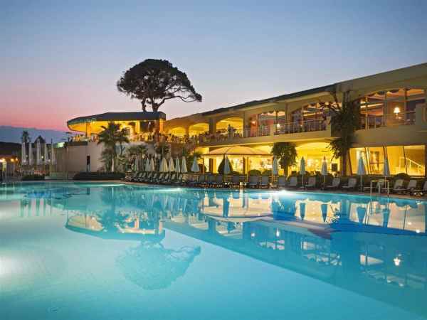 هتل ماریتیم پین بیچ نمای استخر روباز