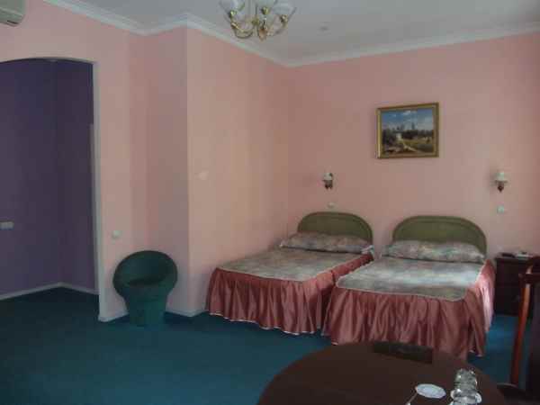 هتل کرونا نمای اتاق با 2 تخت خواب تک نفره