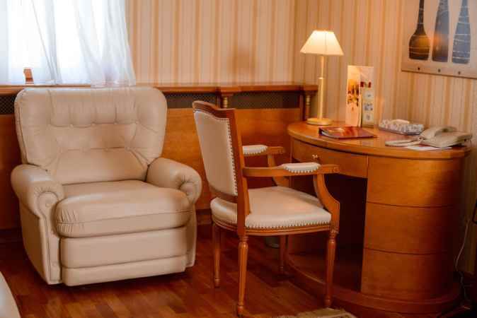 هتل امباسادور نمای میز مطالعه