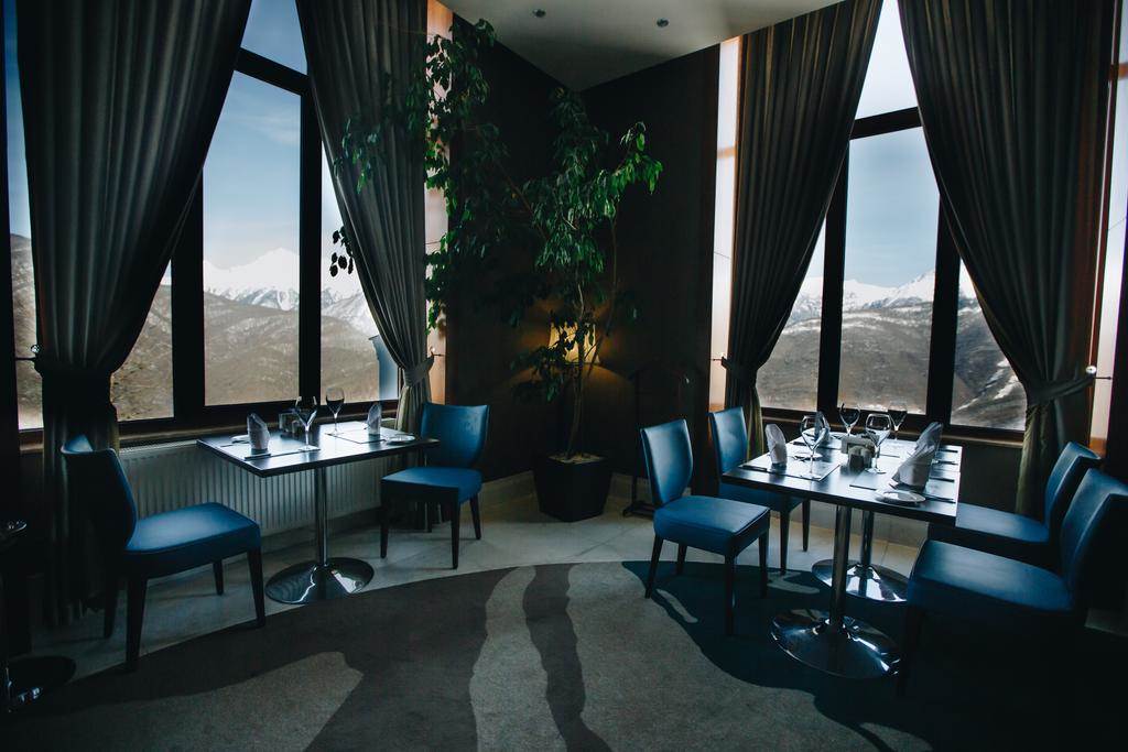 هتل ریکسوس کراسنایا نمای کافه رستوران