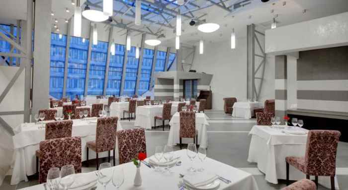 هتل راشین سیزنز دلوکس نمای رستوران