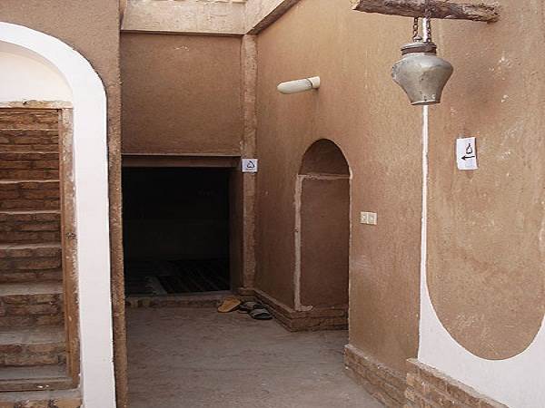 هتل اقامتگاه خانه طباطبایی 2 نمای پله ها