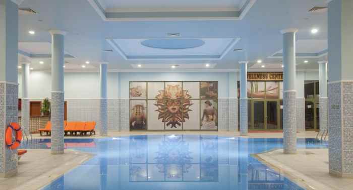 هتل ونزیا پالاس نمای استخر سرپوشیده