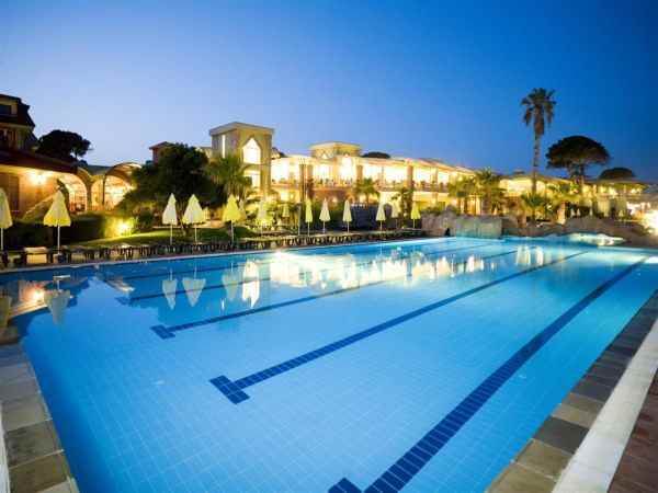 هتل ماریتیم پین بیچ نمای صندلی های آفتابگیر