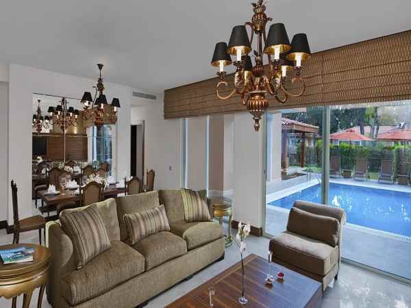 هتل اکا انتدن نمای اتاق با چشم انداز استخر