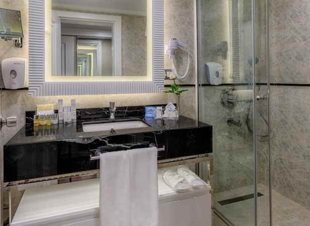 هتل الوا دونا نمای سرویس حمام