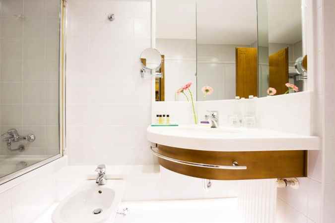 هتل کورینتیا نمای سرویس بهداشتی