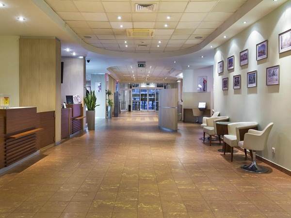 هتل ایبیز سنت پترزبورگ نمای لابی