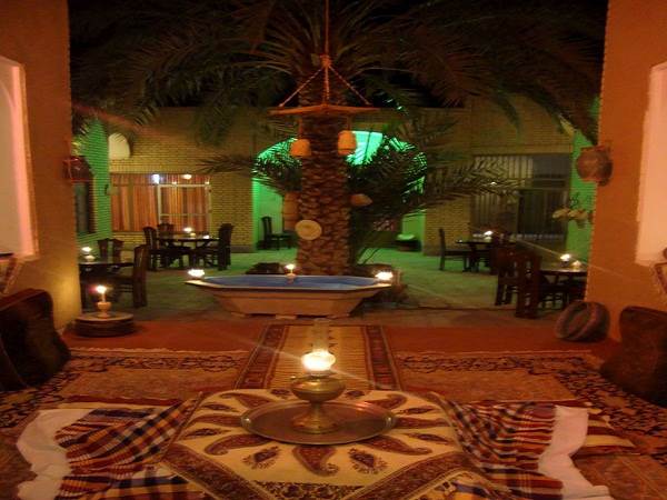 هتل اقامتگاه قافله کویر نمای داخلی شبانه