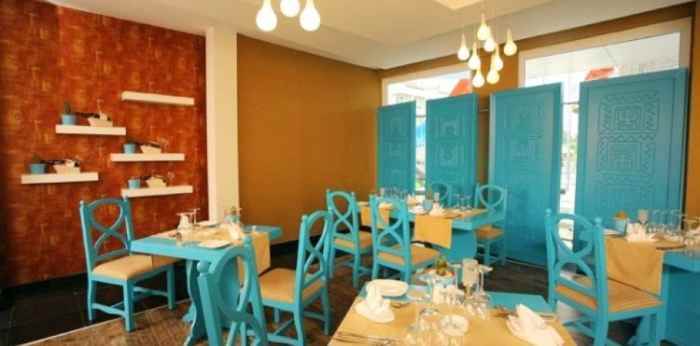 هتل کوئین الیسا نمای کافه