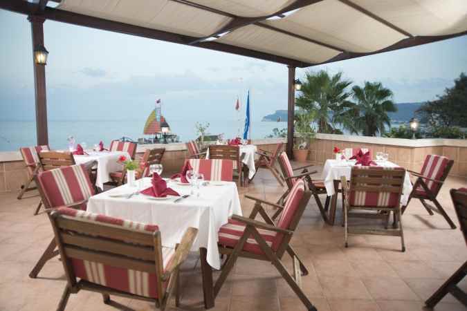 هتل آرماس گل بیچ نمای رستوران با چشم انداز