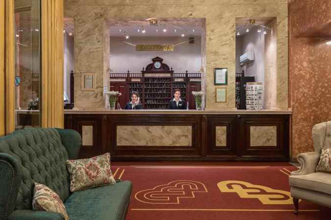 هتل بوداپست نمای پذیرش