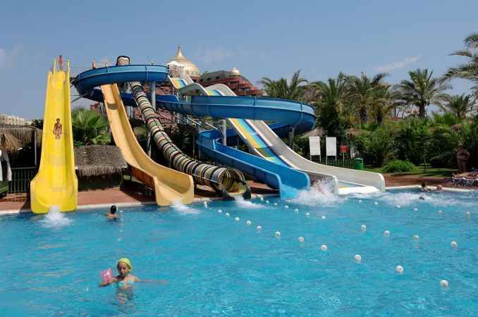 هتل دلفین پالاس نمای سرسره آبی