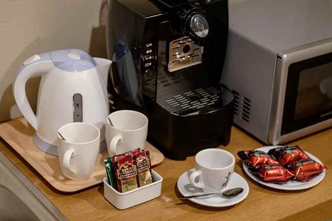 هتل هالیدی این سیمونووسکی نمای چای و قهوه ساز