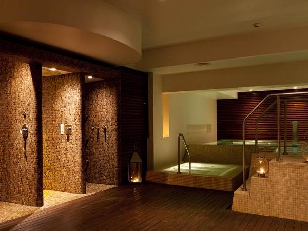 هتل کرینتیا لیسبون نمای استخر آبگرم