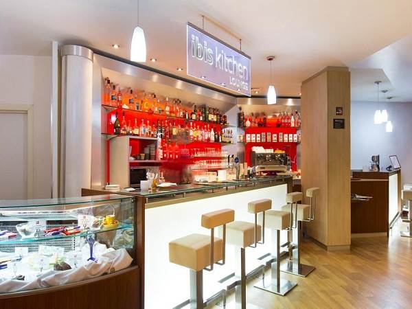 هتل ایبیز سنت پترزبورگ نمای کافی شاپ