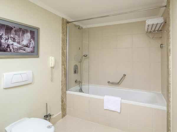 هتل اکا انتدن نمای وان حمام