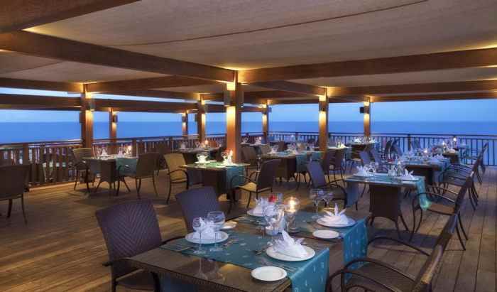 هتل آکا آلیندا نمای رستوران