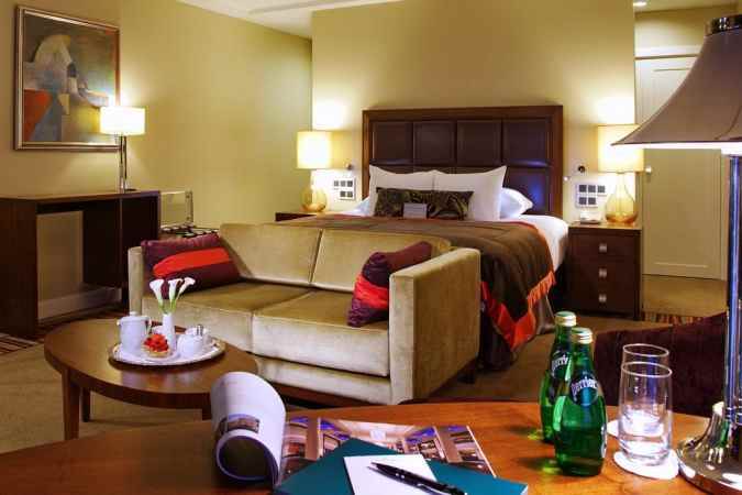 هتل کورینتیا نمای سالن پذیرایی اتاق