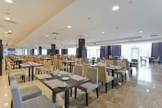 هتل ازیموت ریسورت اند اسپا نمای رستوران