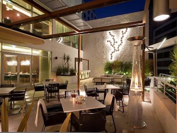 هتل اپیک سانا لیسبوا نمای کافه