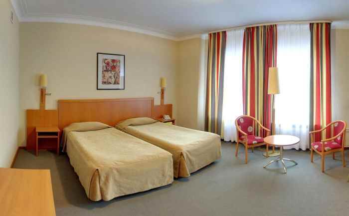 هتل اکتیابرسکایا نمای اتاق با 2 تخت تک نفره