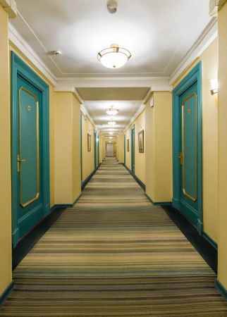 هتل بوداپست نمای راهرو