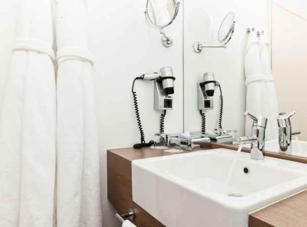 هتل هالیدی این موسکووسکی نمای سرویس حمام