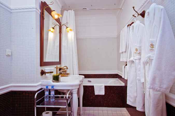 هتل آیوتر بوتیک نمای سرویس حمام