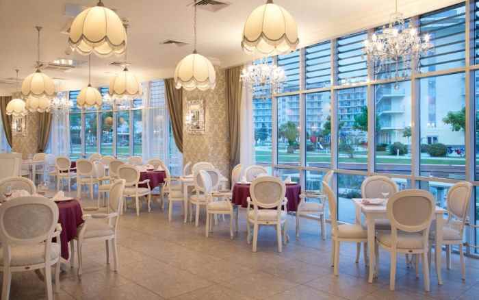 هتل ازیموت سوچی نمای رستوران