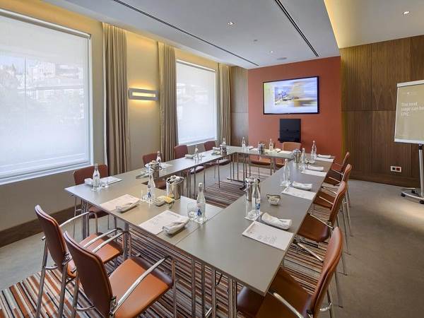 هتل اپیک سانا لیسبوا نمای سالن کنفرانس