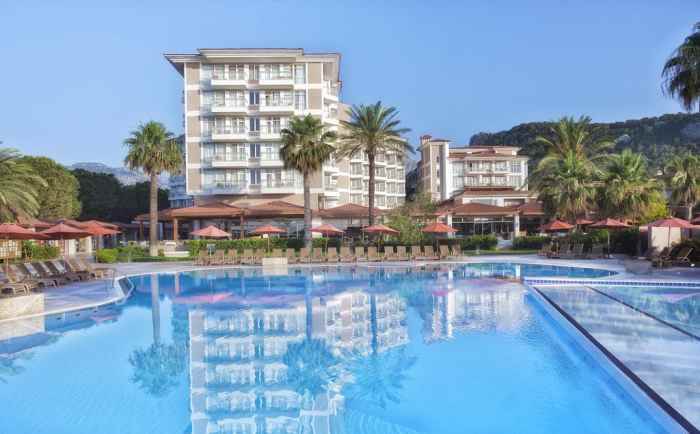 هتل آکا آلیندا نمای استخر روباز