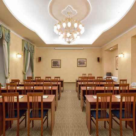 هتل بوداپست نمای کتابخانه