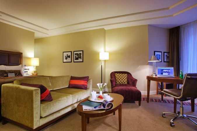 هتل کورینتیا نمای سالن اتاق