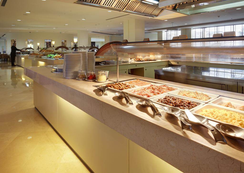 هتل هالیدی این سوکولنیکی نمای منوی غذا