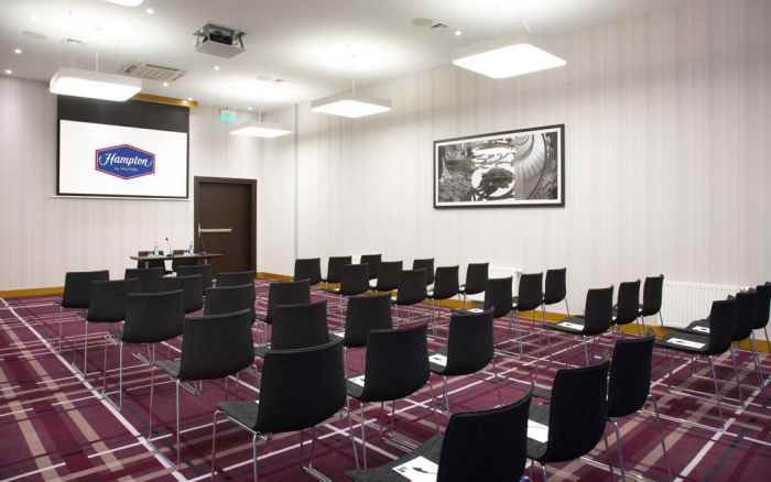 هتل همپتون بای هیلتون سن پترزبورگ نمای سالن کنفرانس