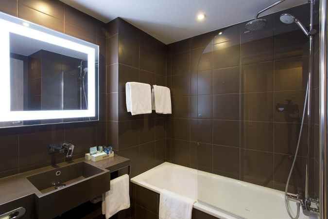 هتل نووتل شرمتیوو ایرپورت نمای سرویس حمام