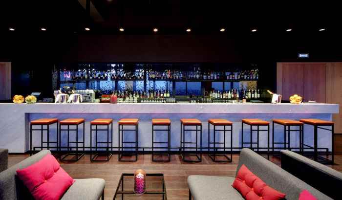 هتل ازیموت نمای کافه