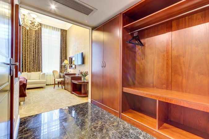 هتل آکیان نمای کمد لباس ها