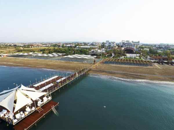 هتل الوا دونا نمای اسکله